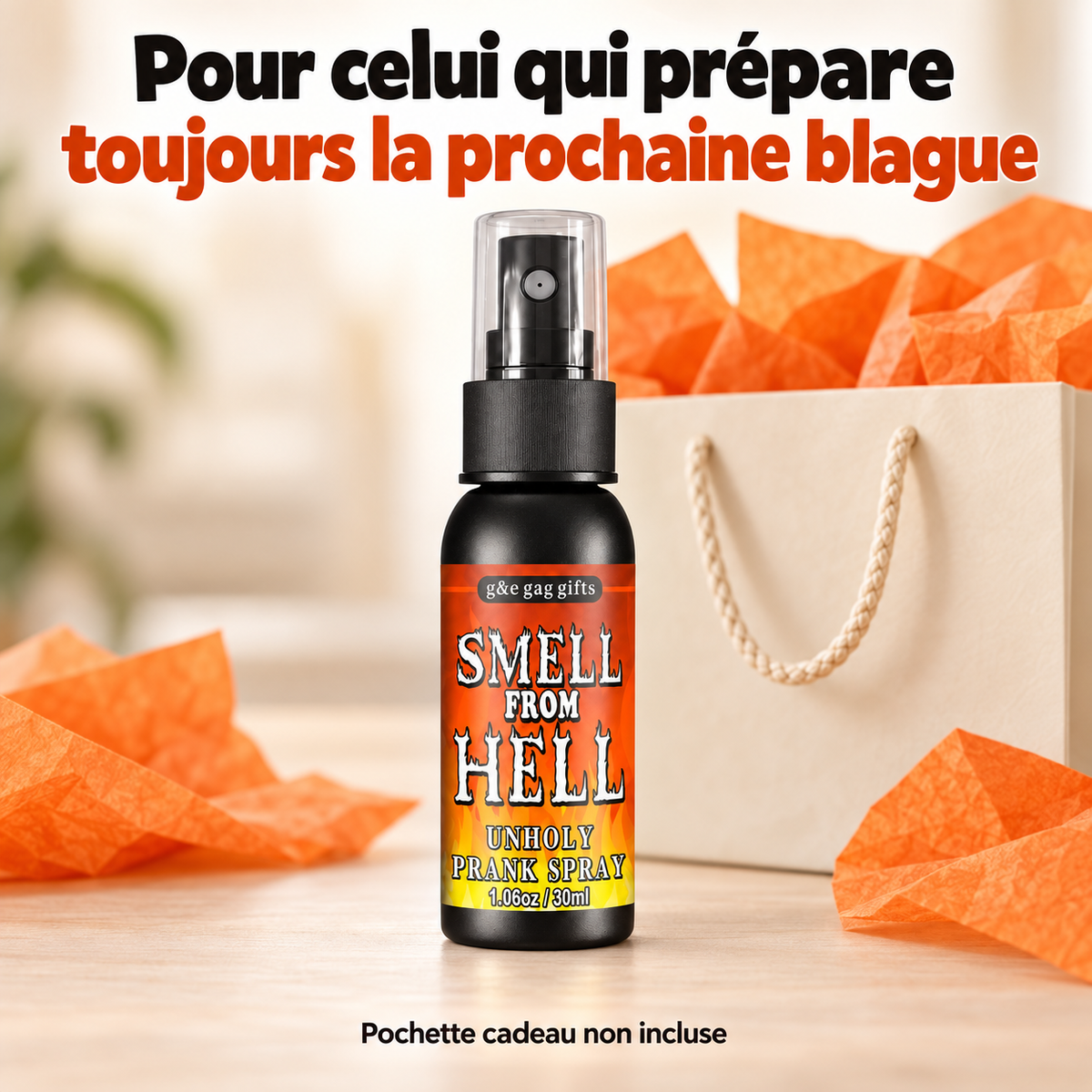 Spray Smell From Hell présenté comme cadeau humoristique, devant une pochette cadeau non incluse.
