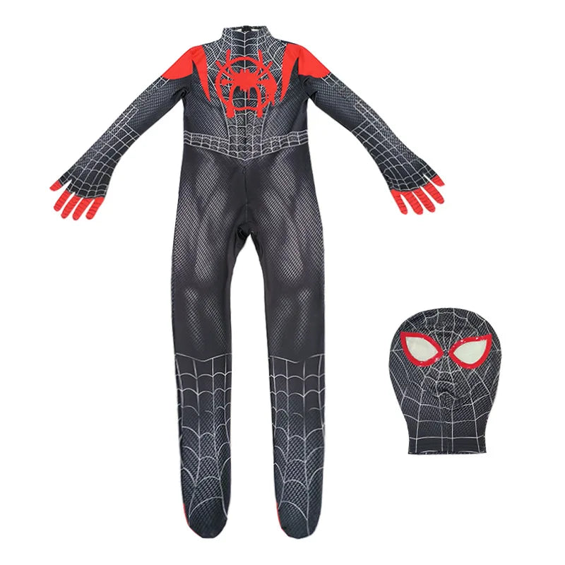 Enfant portant un costume de super-héros masqué rouge et bleu